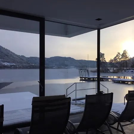 Apartment Am *